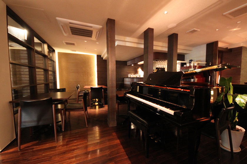 カフェ&ダイニングイルンゴ 1F グランドピアノ